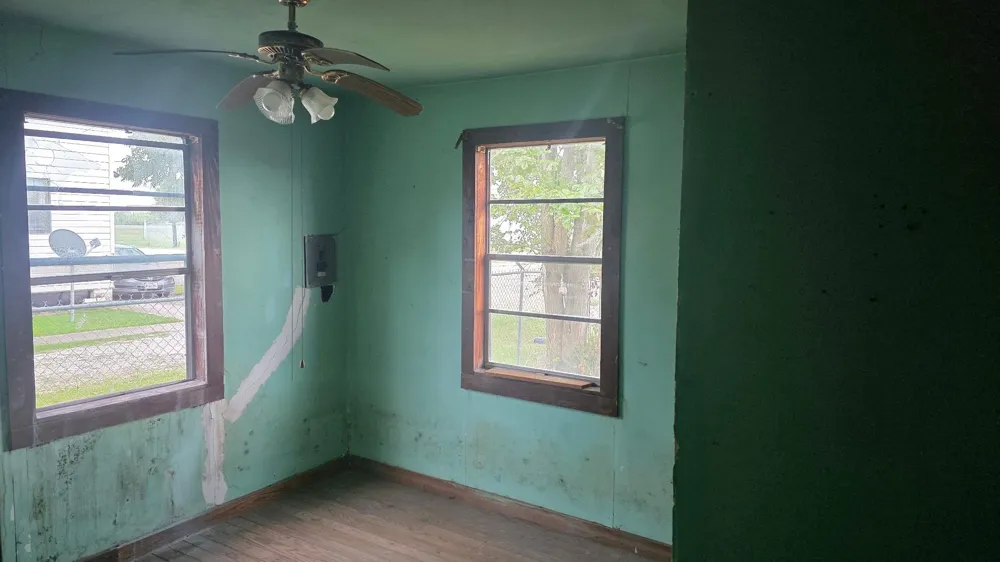 1317 Main Street Anahuac, TX 77514