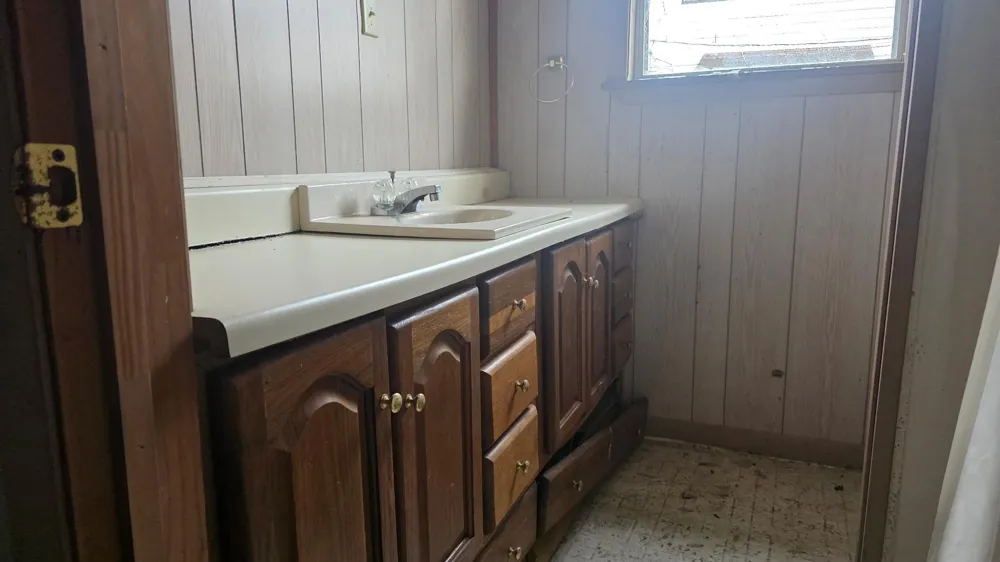 1317 Main Street Anahuac, TX 77514
