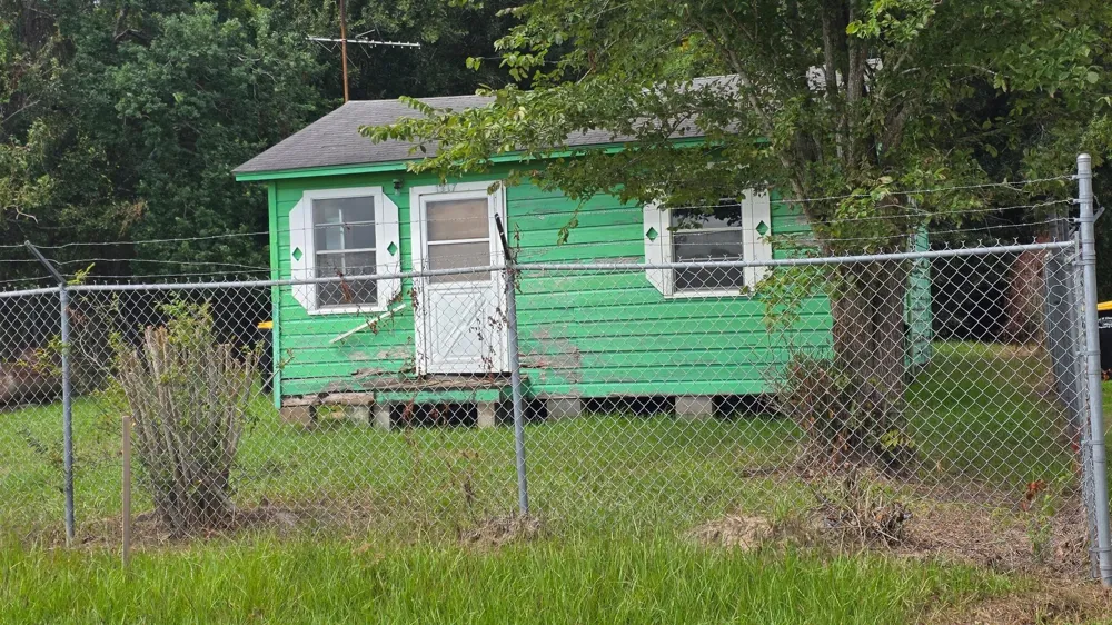 1317 Main Street Anahuac, TX 77514