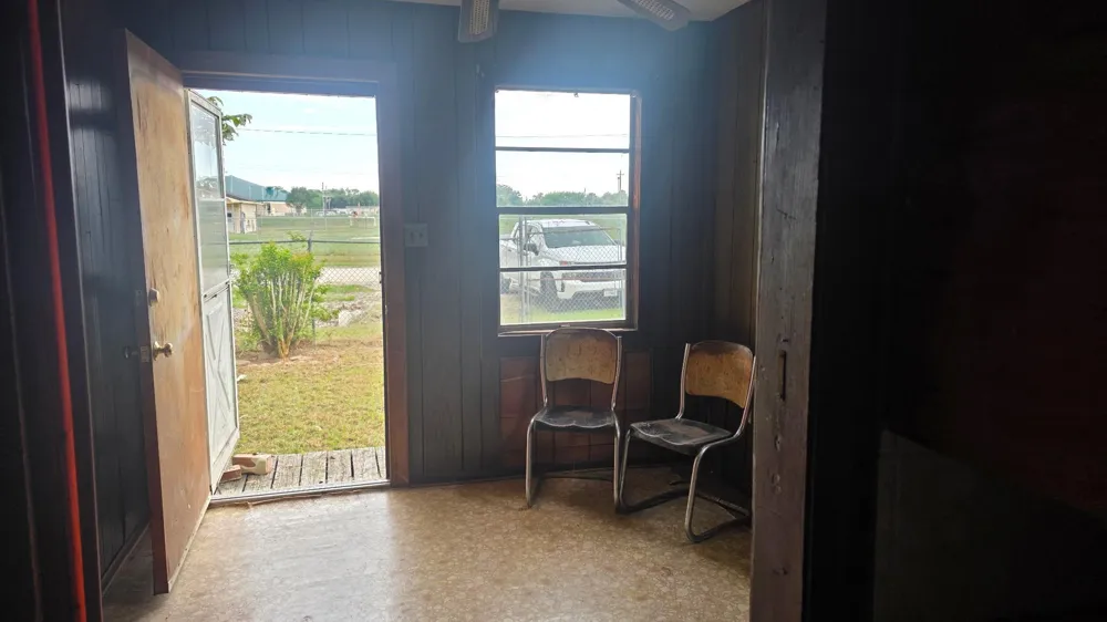 1317 Main Street Anahuac, TX 77514