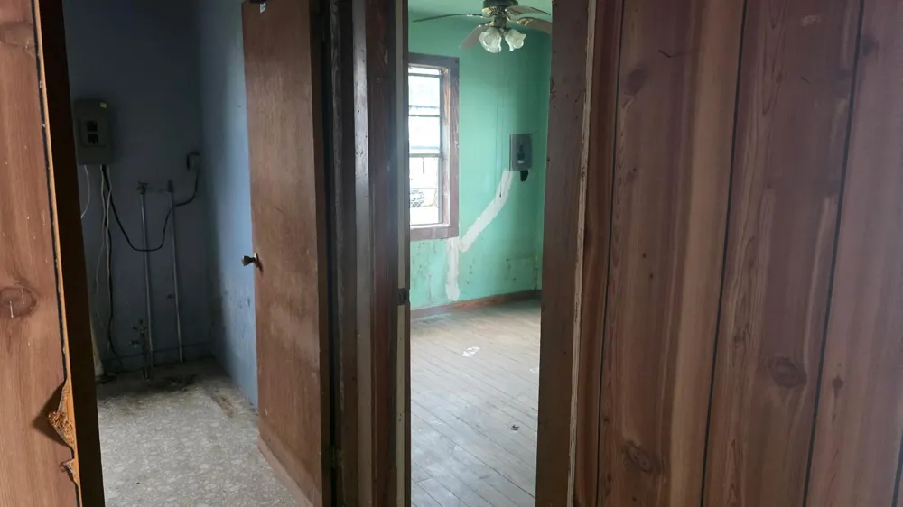 1317 Main Street Anahuac, TX 77514