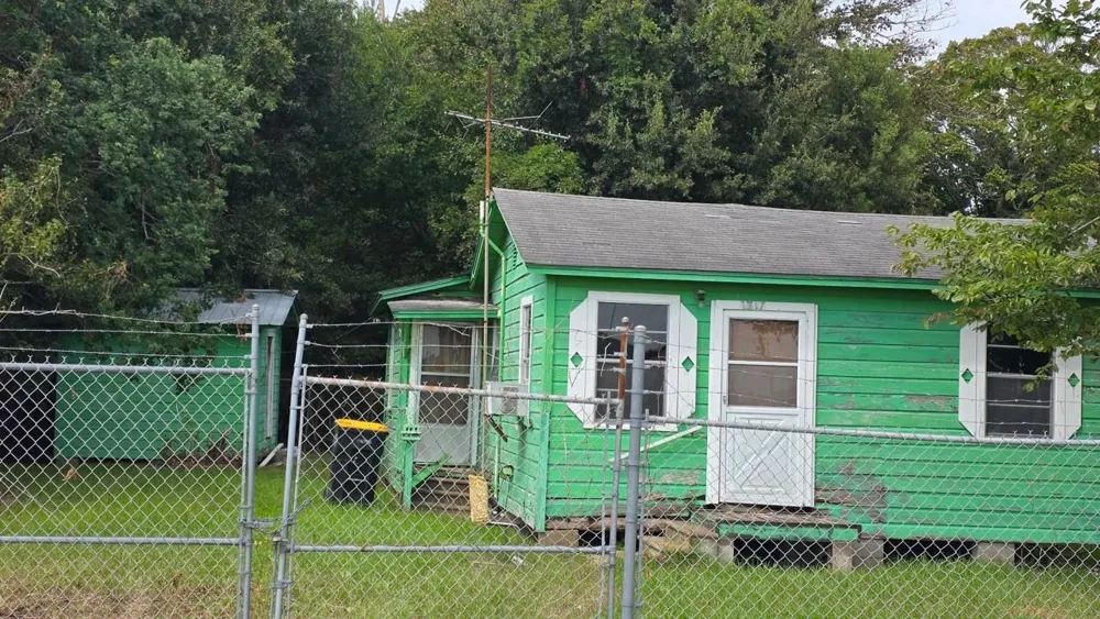 1317 Main Street Anahuac, TX 77514
