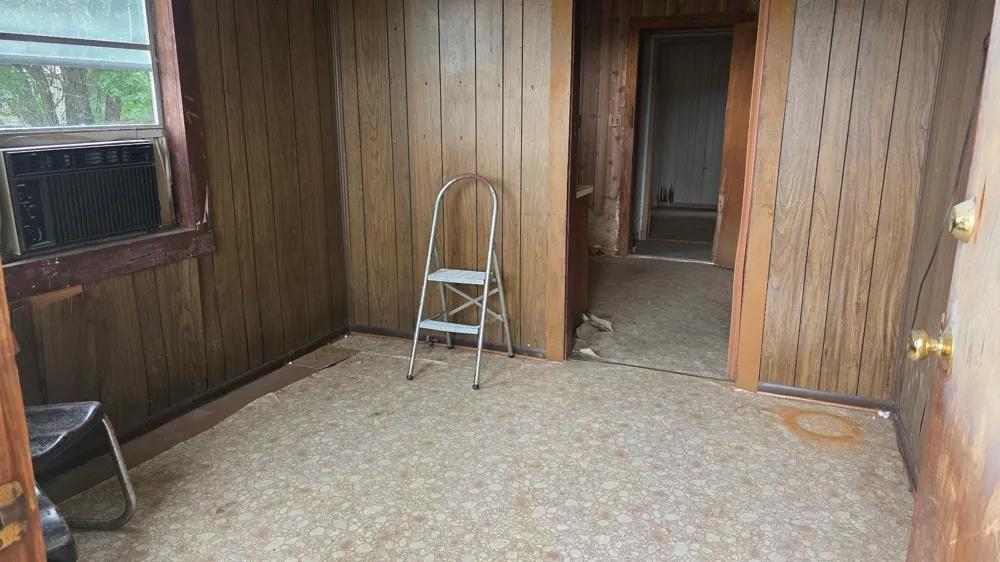 1317 Main Street Anahuac, TX 77514
