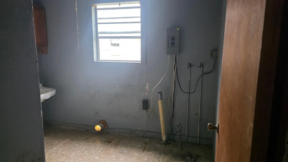 1317 Main Street Anahuac, TX 77514