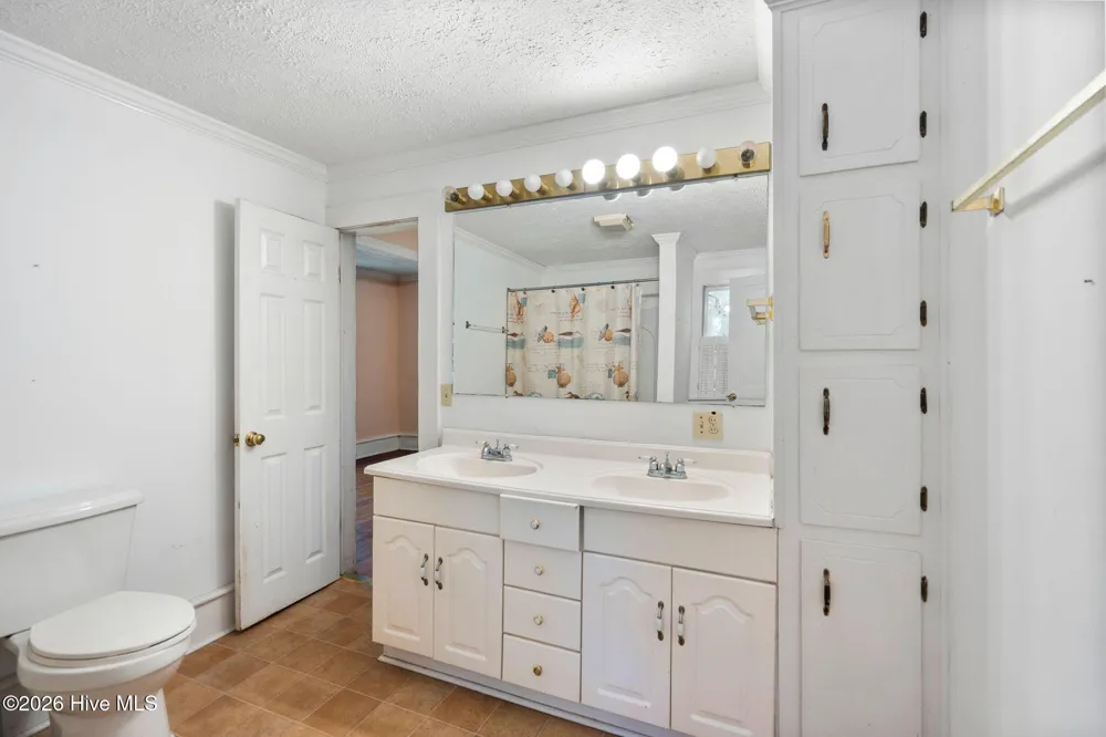 102 Oak Street Chadbourn, NC 28431