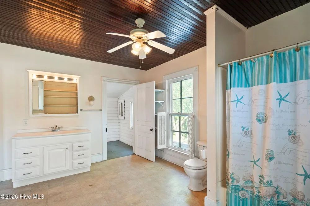 102 Oak Street Chadbourn, NC 28431