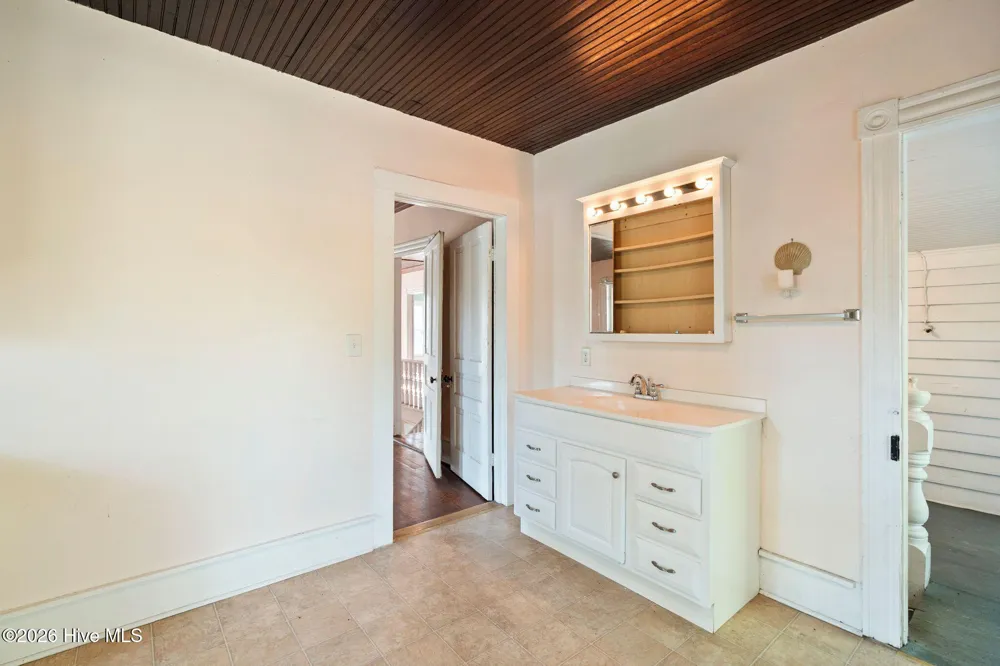 102 Oak Street Chadbourn, NC 28431