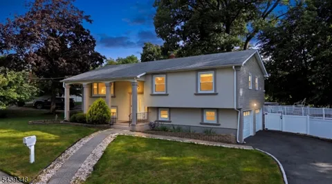 66 Lockwood Pl