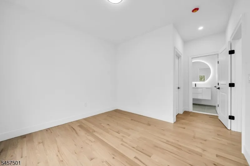 1880 Long Ter Union, NJ 07083