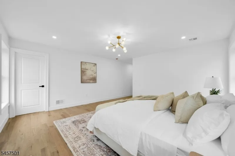 1880 Long Ter Union, NJ 07083