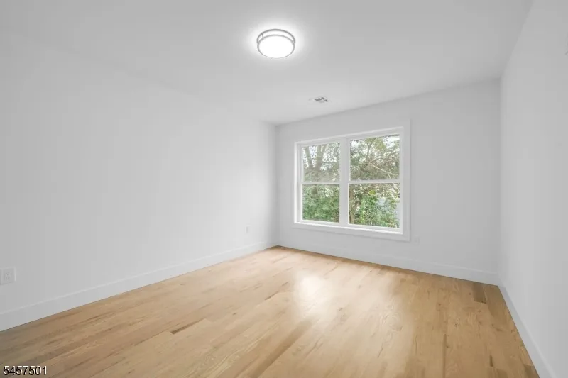 1880 Long Ter Union, NJ 07083