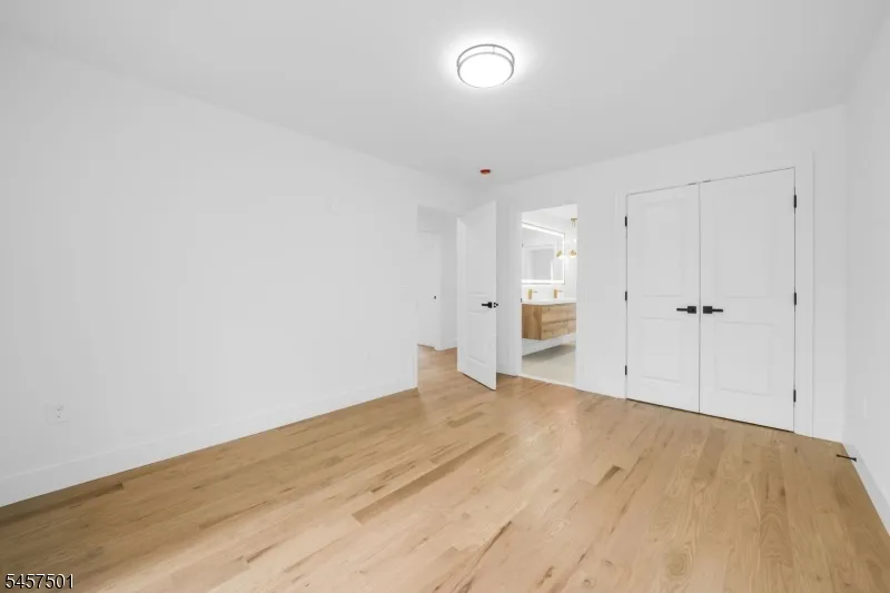 1880 Long Ter Union, NJ 07083