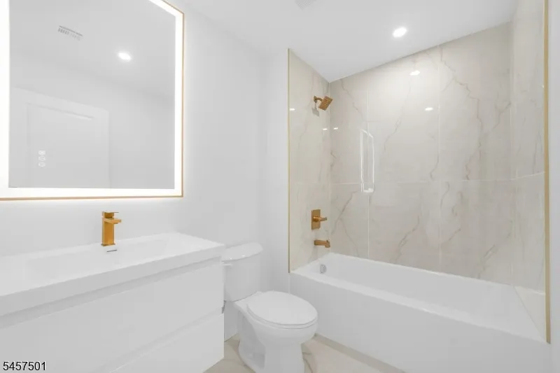1880 Long Ter Union, NJ 07083