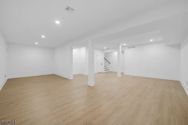 1880 Long Ter Union, NJ 07083