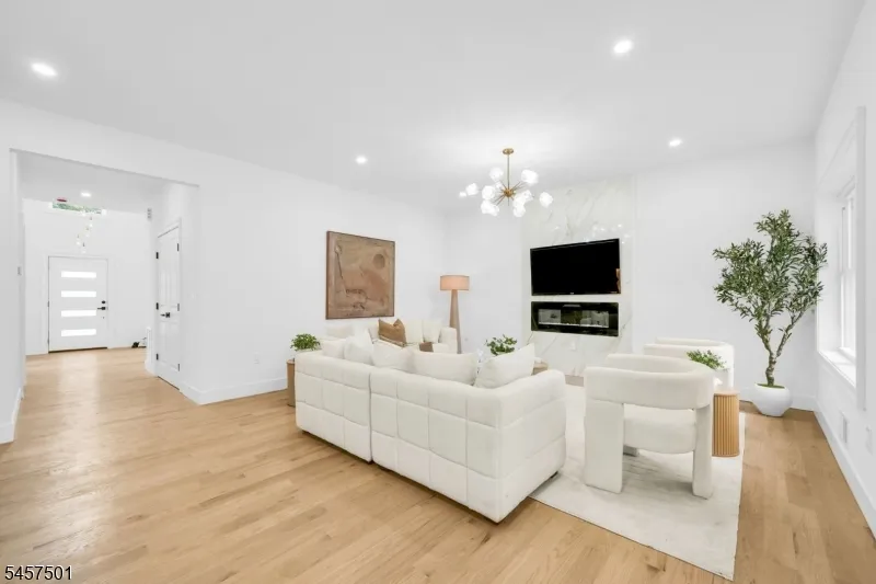 1880 Long Ter Union, NJ 07083
