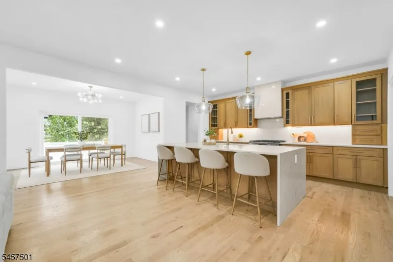 1880 Long Ter Union, NJ 07083