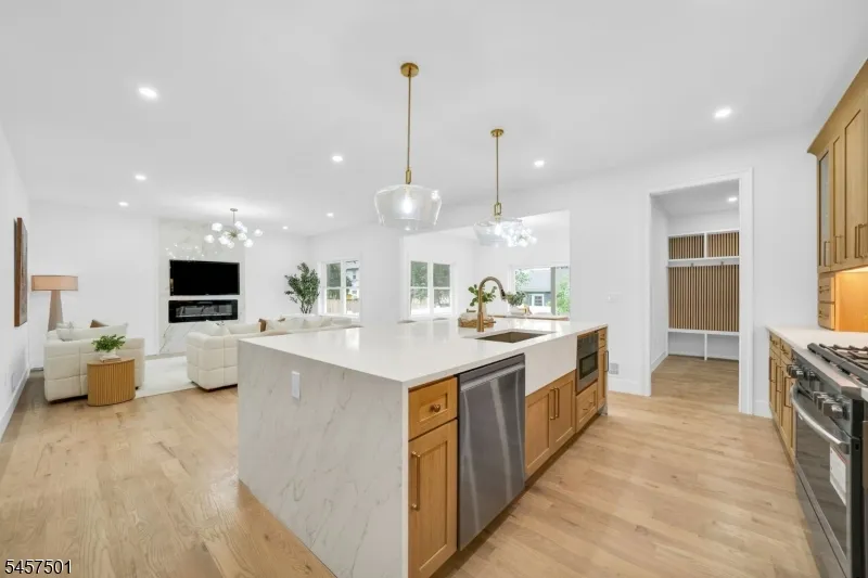 1880 Long Ter Union, NJ 07083