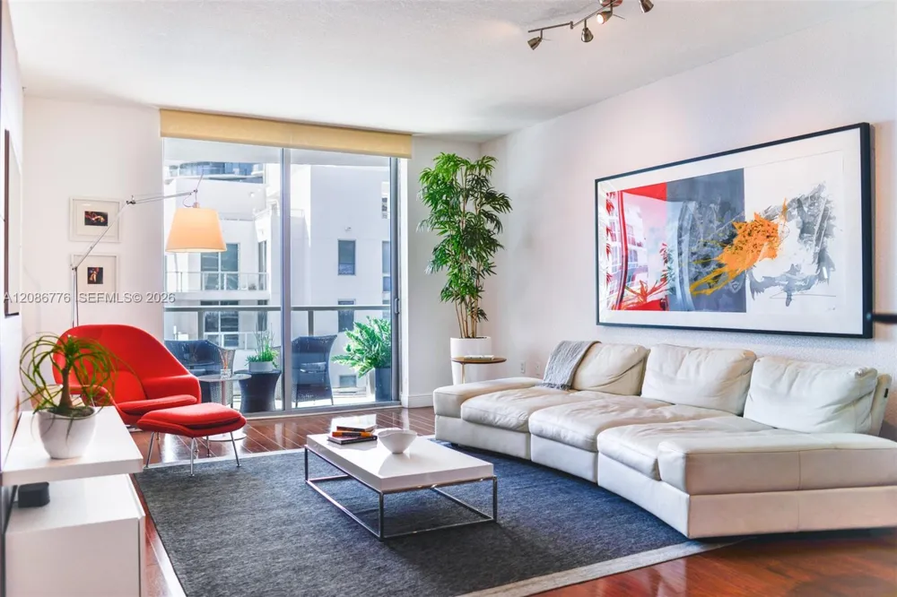 1060 Brickell Ave #3515 Miami, FL 33131
