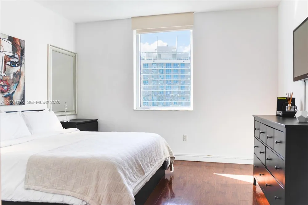 1060 Brickell Ave #3515 Miami, FL 33131