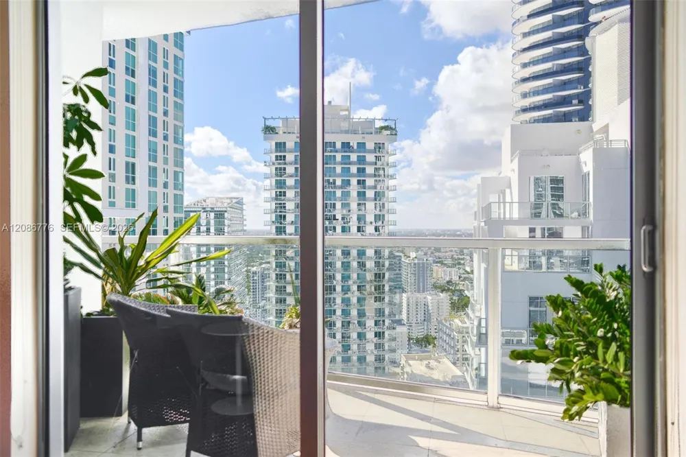 1060 Brickell Ave #3515 Miami, FL 33131