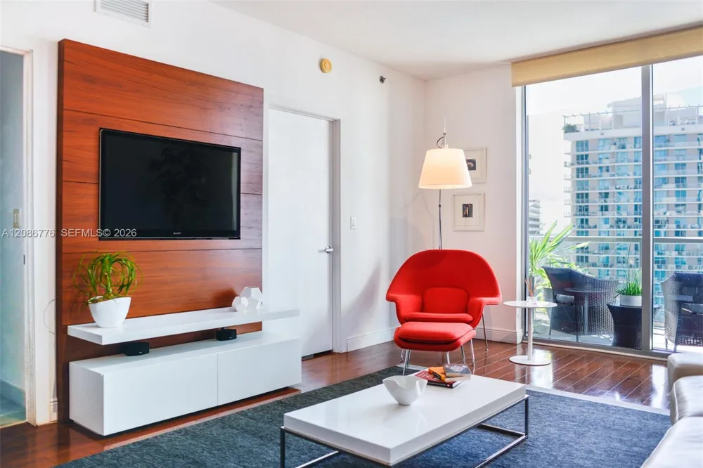 1060 Brickell Ave #3515 Miami, FL 33131