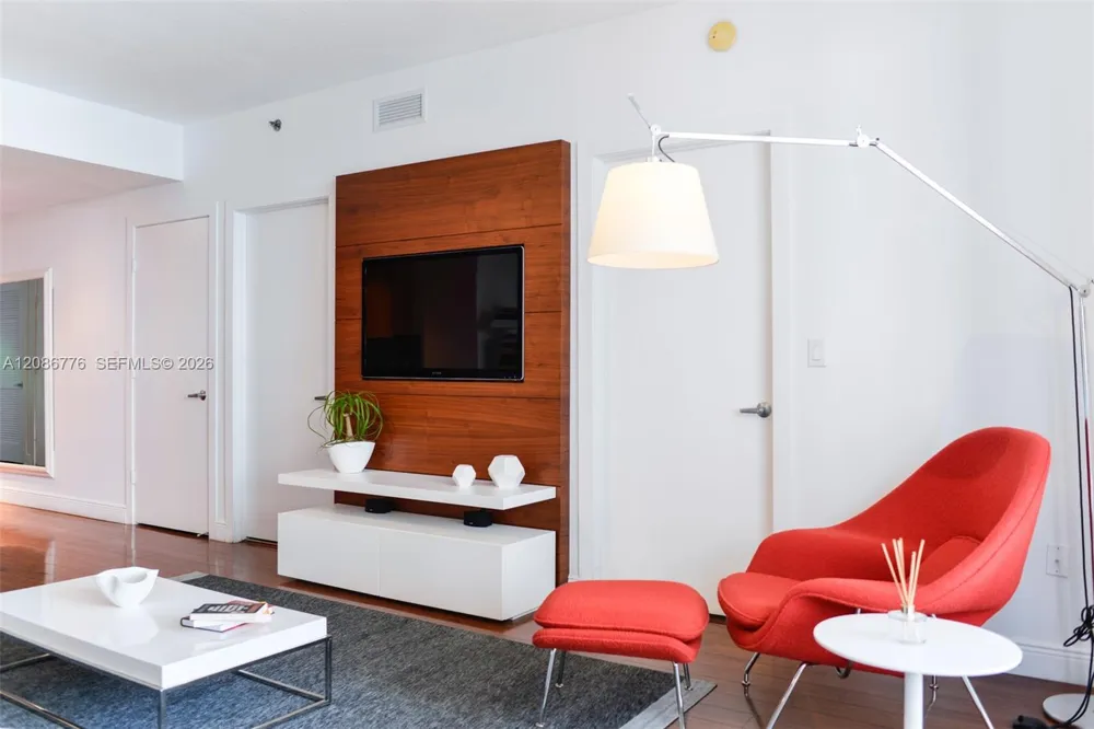 1060 Brickell Ave #3515 Miami, FL 33131