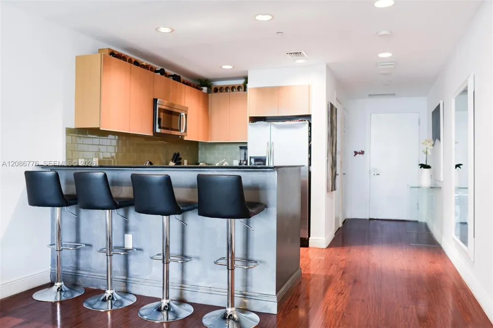 1060 Brickell Ave #3515 Miami, FL 33131