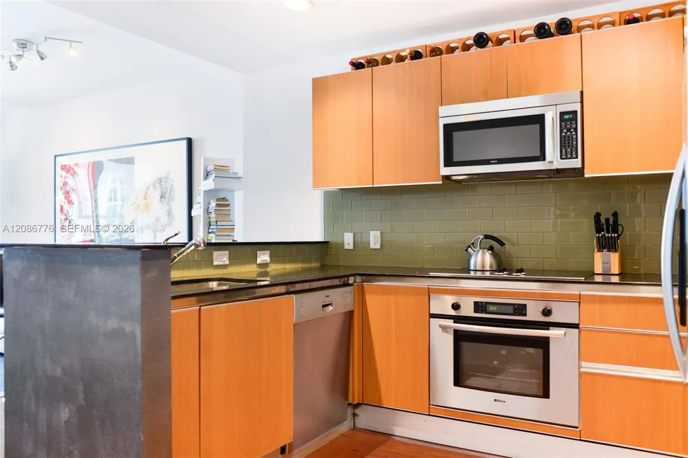 1060 Brickell Ave #3515 Miami, FL 33131