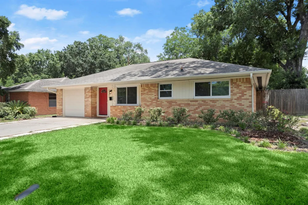 5106 W 43rd Houston, TX 77092