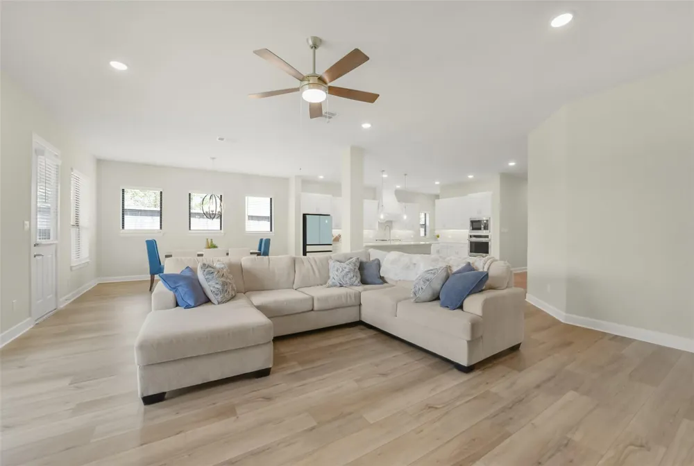 1702 Spring View Friendswood, TX 77546