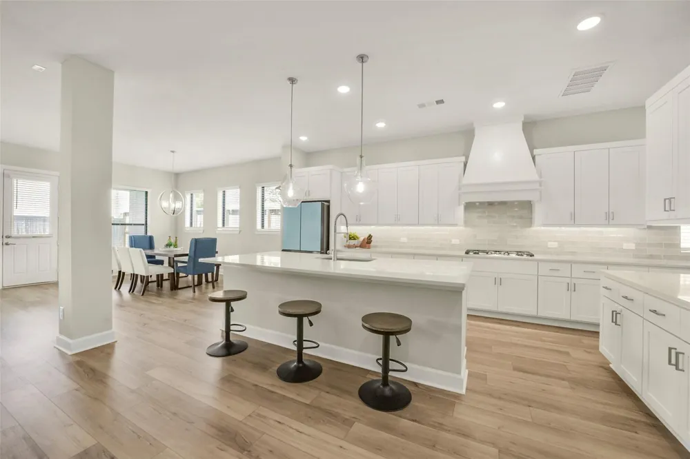 1702 Spring View Friendswood, TX 77546