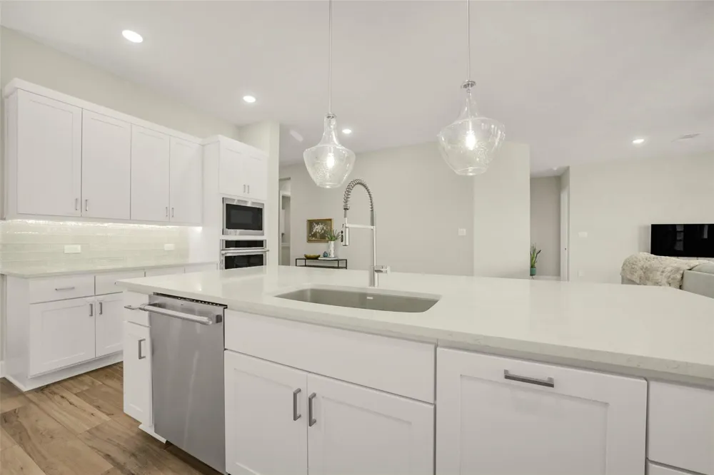 1702 Spring View Friendswood, TX 77546
