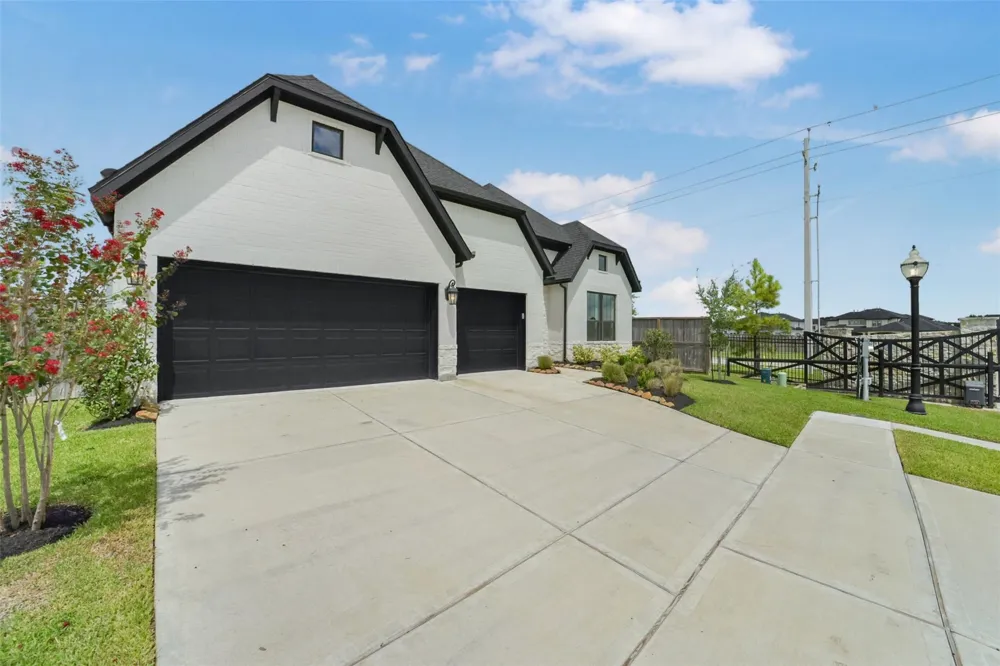 1702 Spring View Friendswood, TX 77546