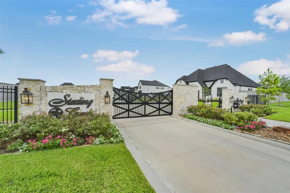 1702 Spring View Friendswood, TX 77546
