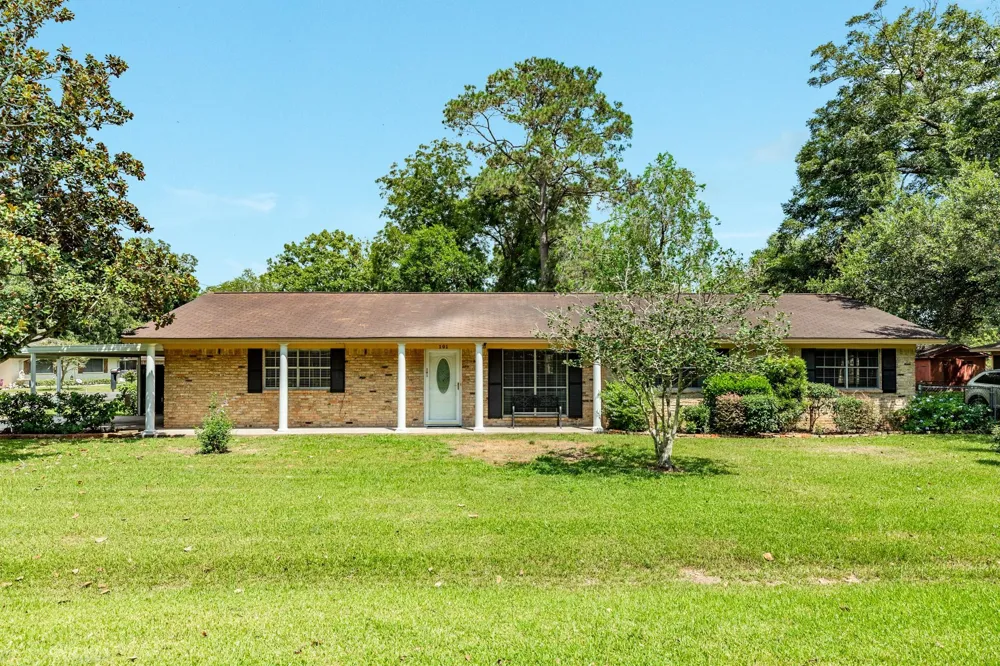 101 Irwin Rd Road West Columbia, TX 77486