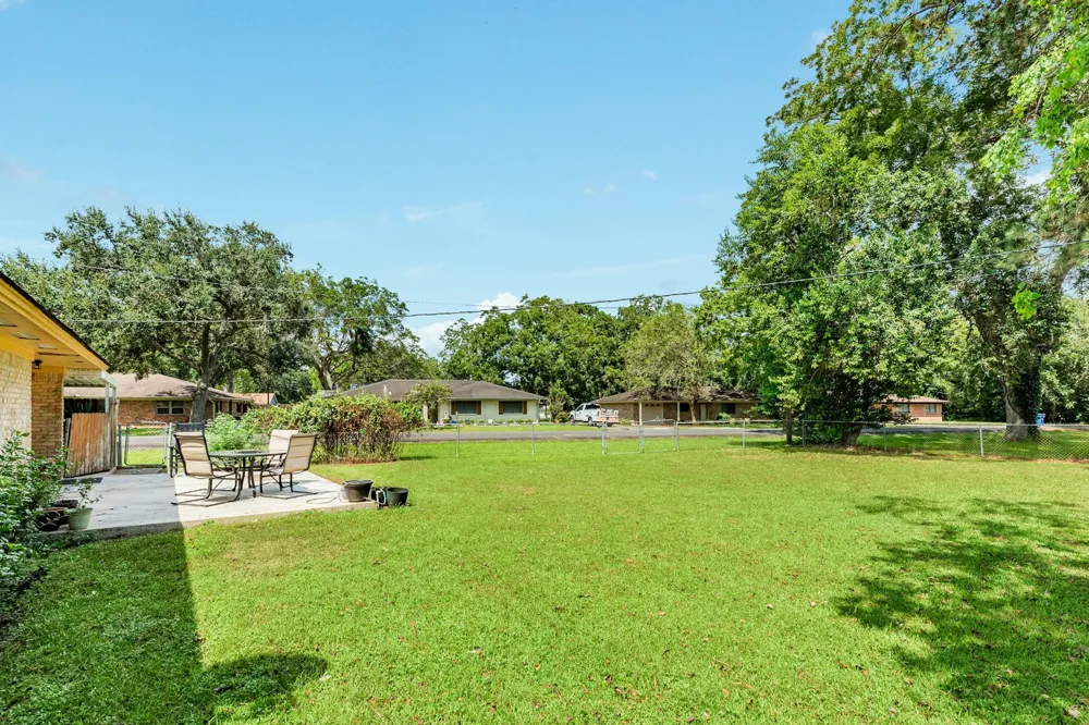 101 Irwin Rd Road West Columbia, TX 77486