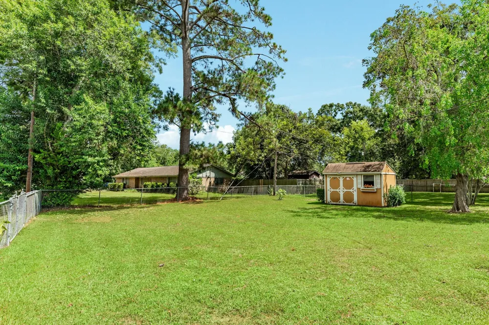 101 Irwin Rd Road West Columbia, TX 77486