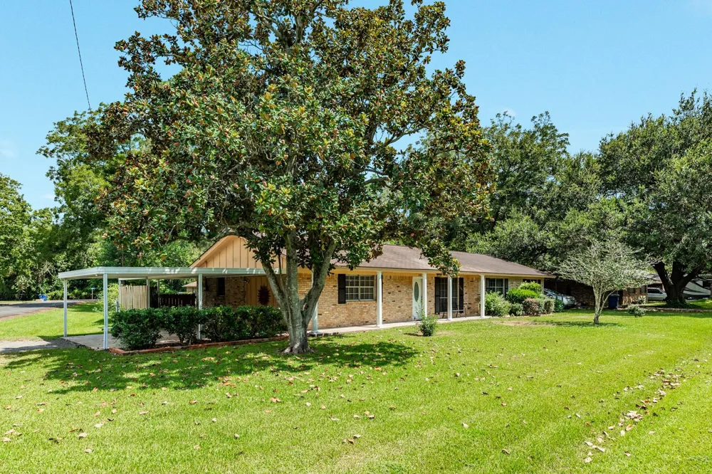 101 Irwin Rd Road West Columbia, TX 77486