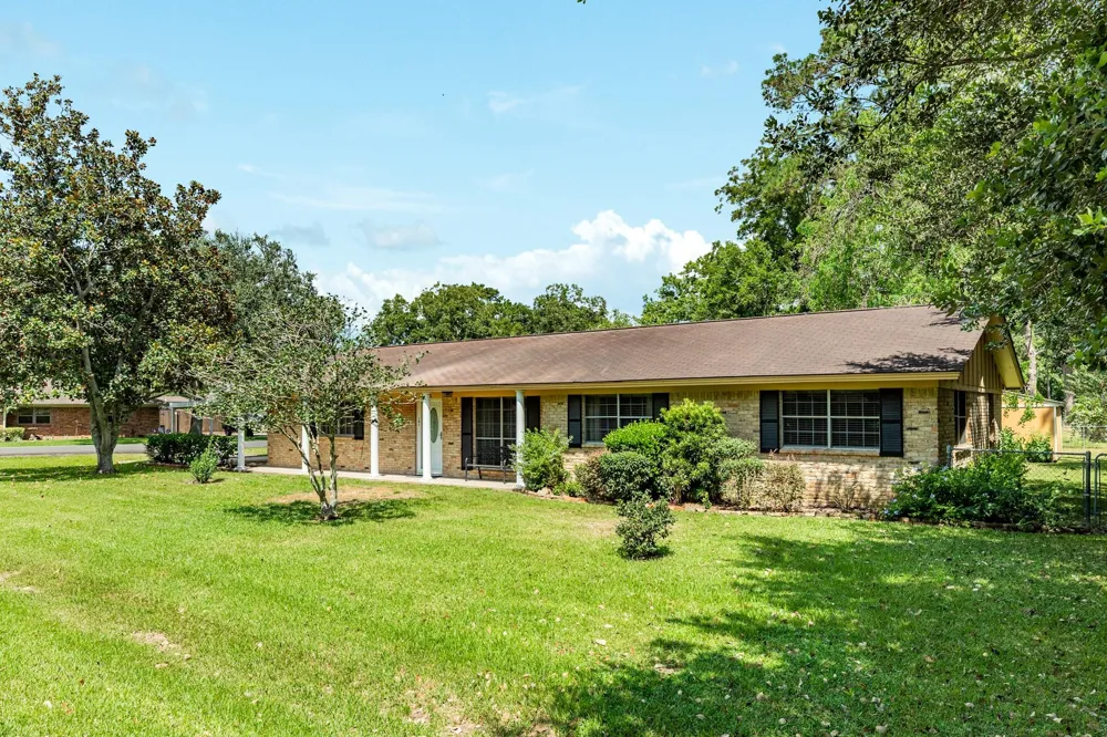 101 Irwin Rd Road West Columbia, TX 77486