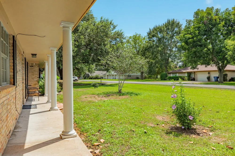 101 Irwin Rd Road West Columbia, TX 77486