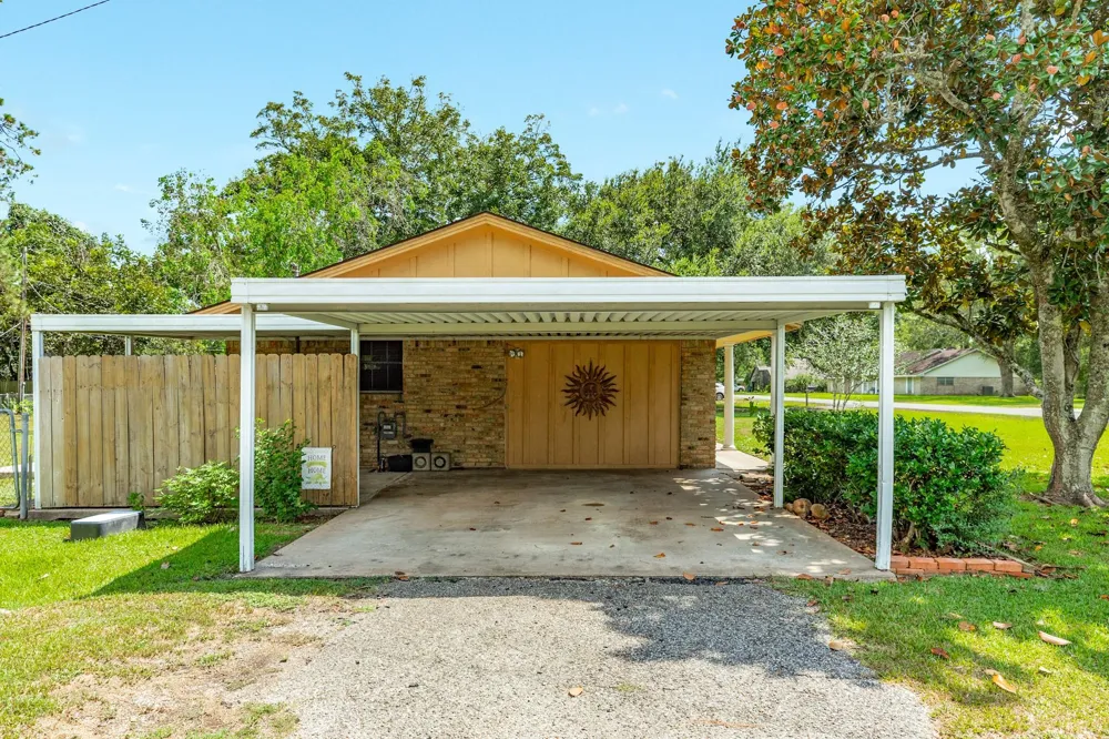 101 Irwin Rd Road West Columbia, TX 77486