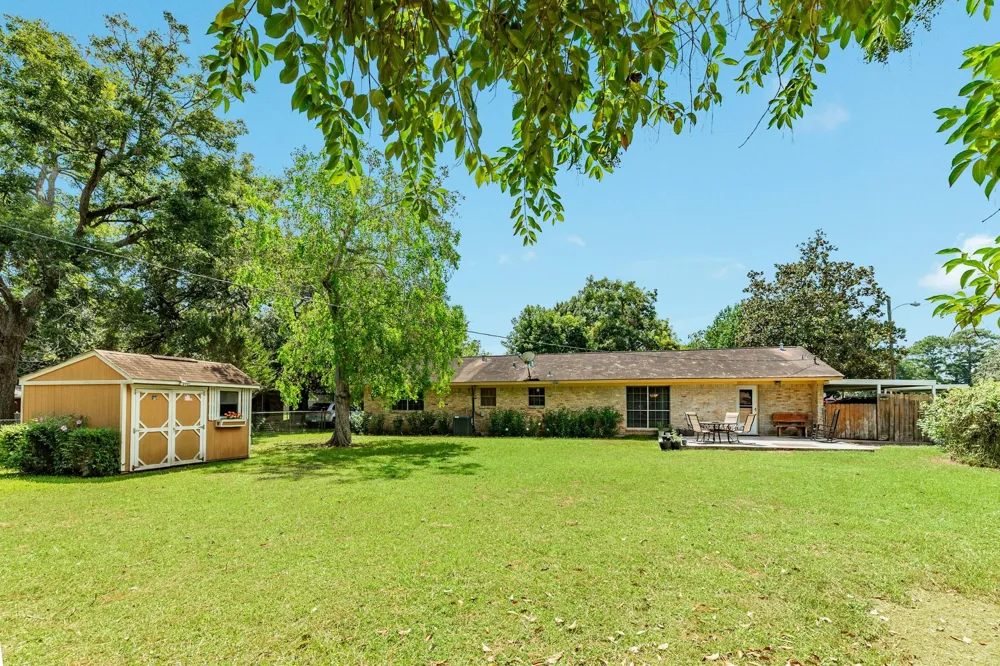 101 Irwin Rd Road West Columbia, TX 77486