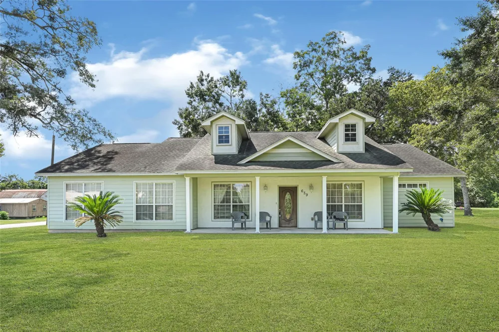 659 Washington Street Liberty, TX 77575