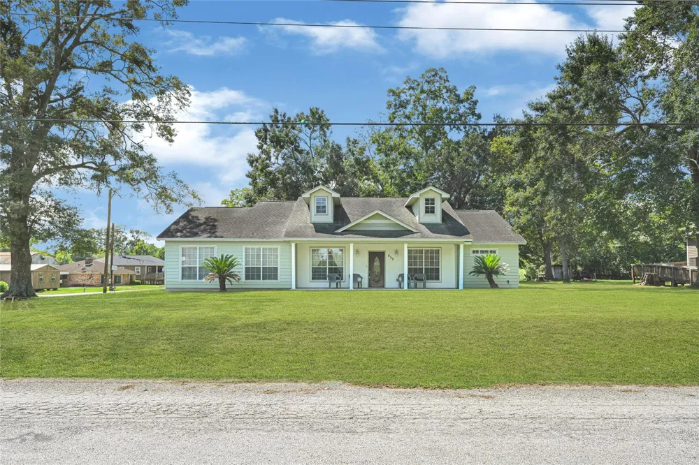 659 Washington Street Liberty, TX 77575