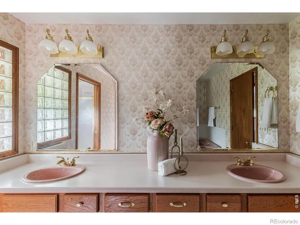6686 Apache Court Niwot, CO 80503