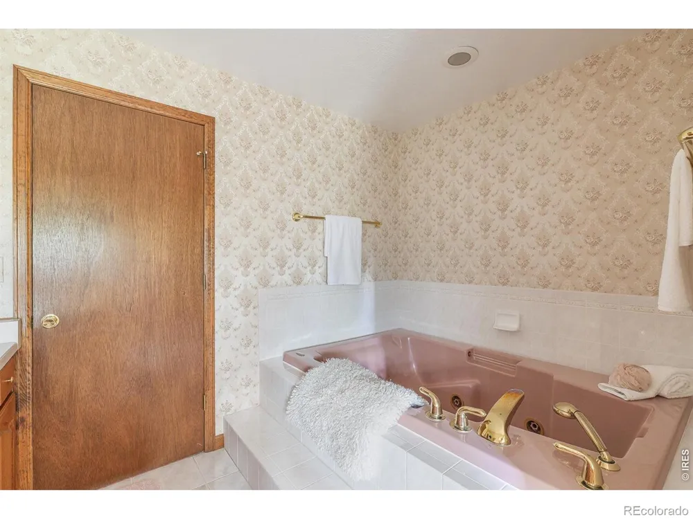 6686 Apache Court Niwot, CO 80503
