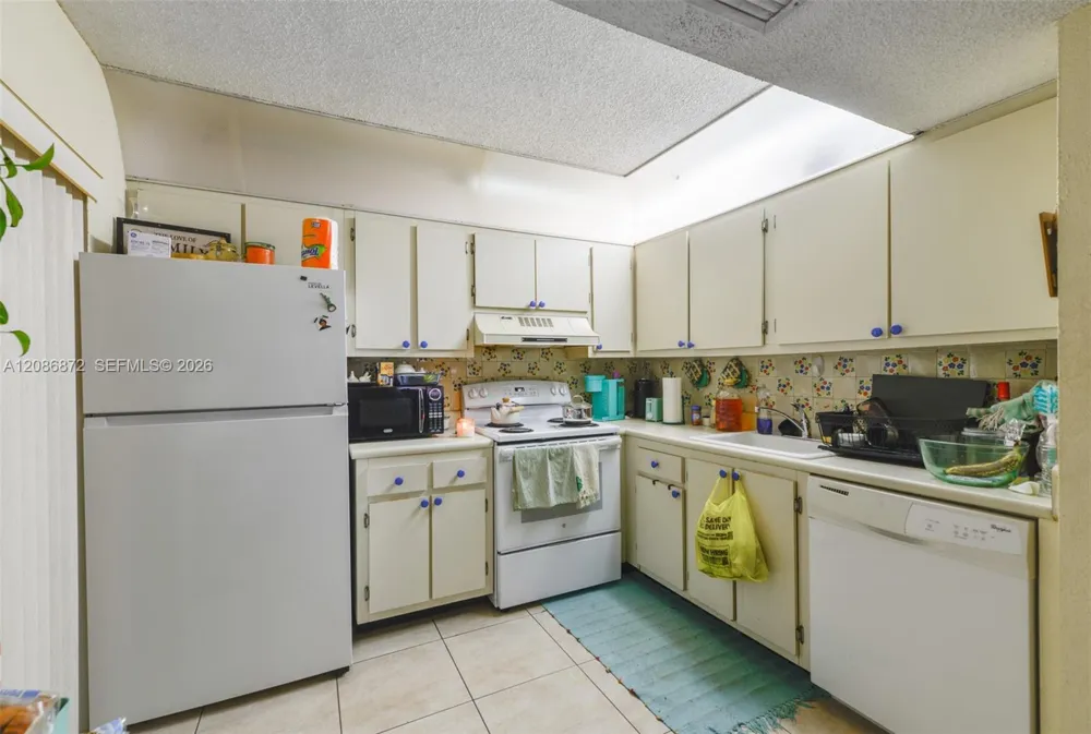 20005 NE 3rd Ct #3 Miami, FL 33179