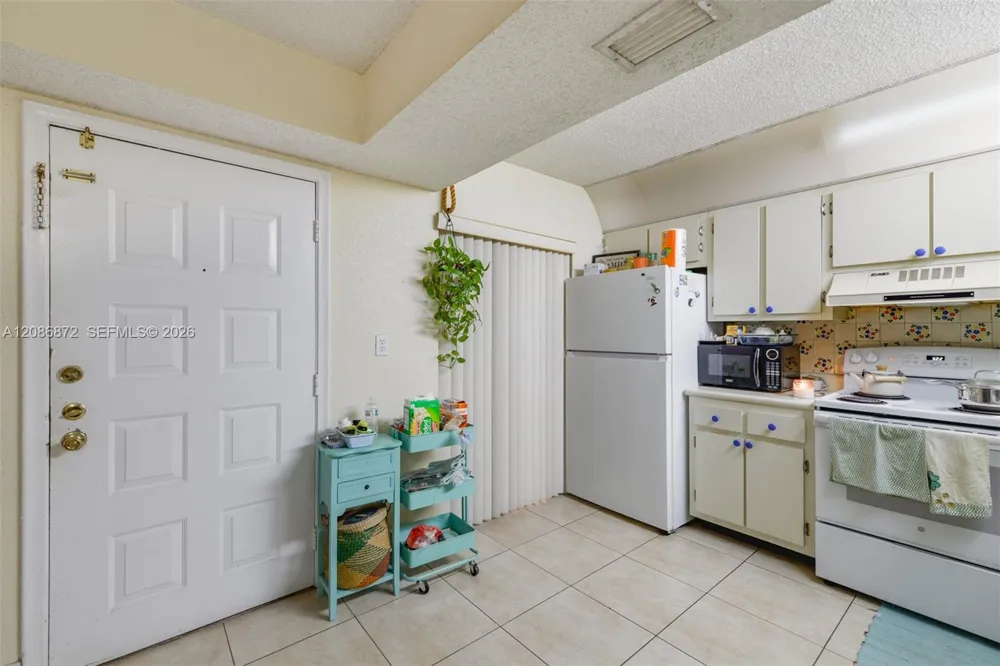 20005 NE 3rd Ct #3 Miami, FL 33179