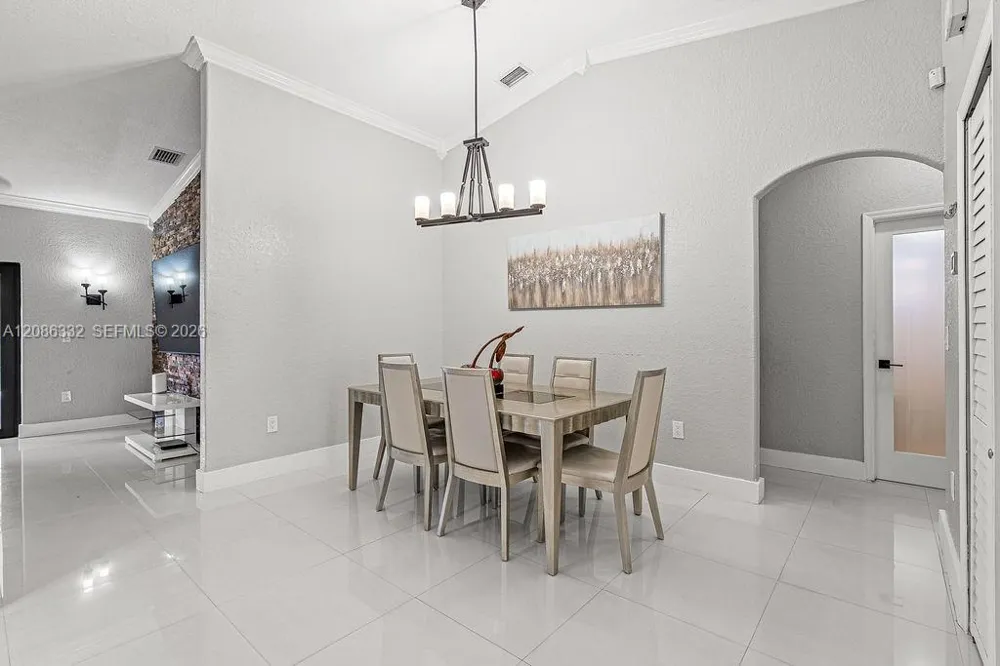 19953 NW 78th Ave Hialeah, FL 33015