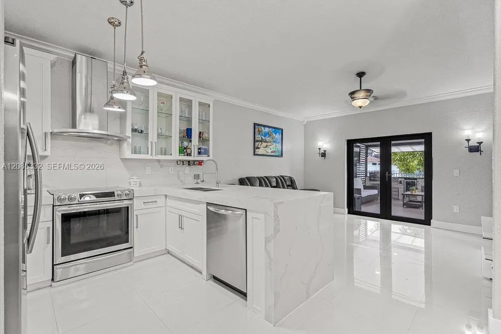 19953 NW 78th Ave Hialeah, FL 33015